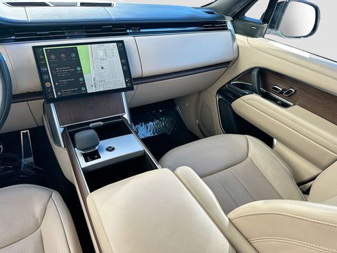 Used 2024 Land Rover Range Rover SE image 24