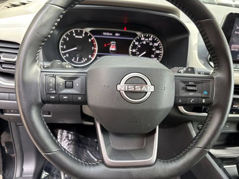Used 2025 Nissan Rogue SV FWD image 29