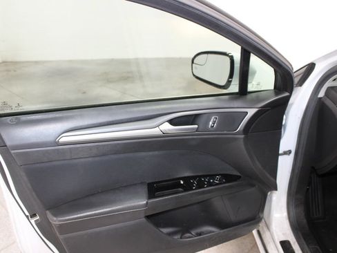 Used 2015 Ford Fusion SE FWD image 17