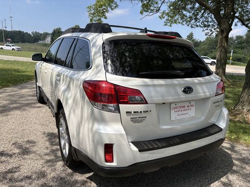 Used 2014 Subaru Outback 2.5i Premium w/ Moonroof Package AWD/4WD image 3
