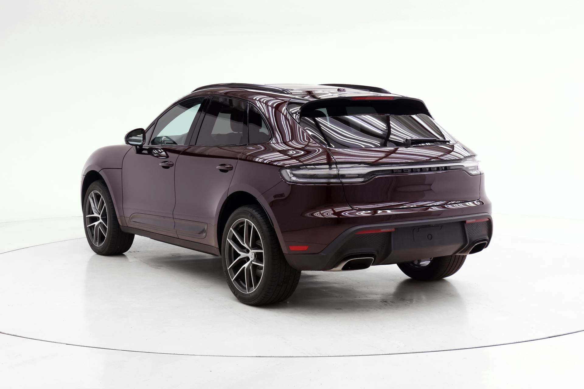 Used 2026 Porsche Macan AWD/4WD image 3