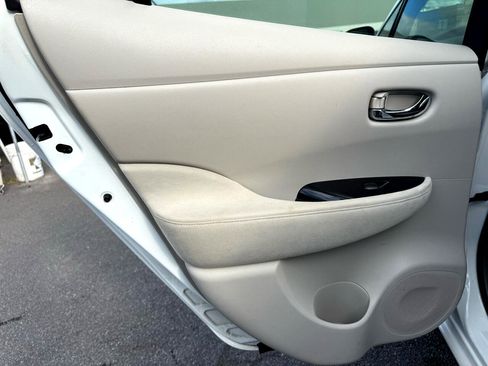 Used 2013 Nissan Leaf SV w/ LED & Quick Charge Pkg image 12
