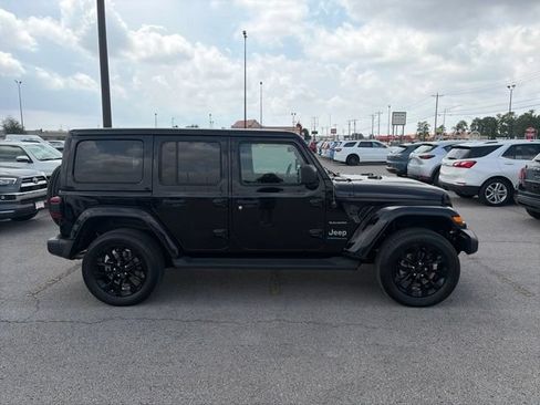 Used 2023 Jeep Wrangler Unlimited Sahara w/ Cold Weather Group AWD/4WD image 7