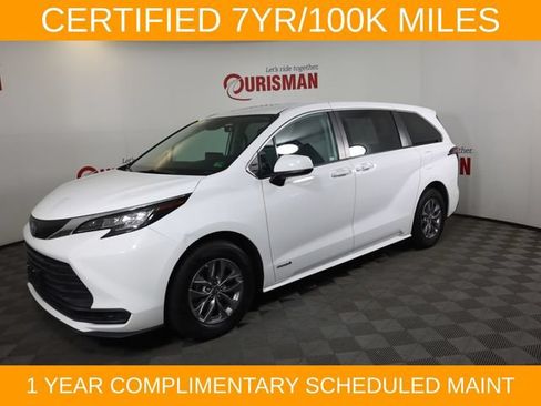 Used 2021 Toyota Sienna LE FWD image 2