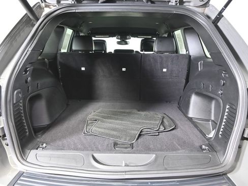 Used 2022 Jeep Grand Cherokee Laredo X image 16