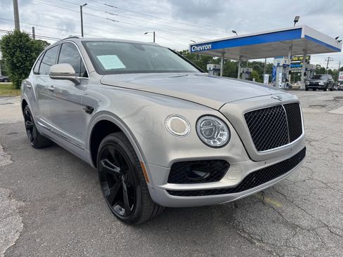 Used 2018 Bentley Bentayga image 7