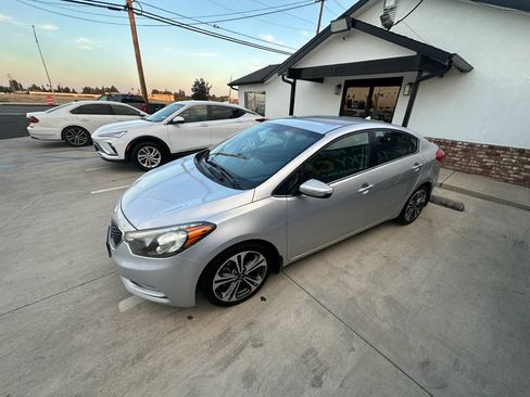 Used 2015 Kia Forte EX w/ UVO Package W/17" Alloys FWD image 12