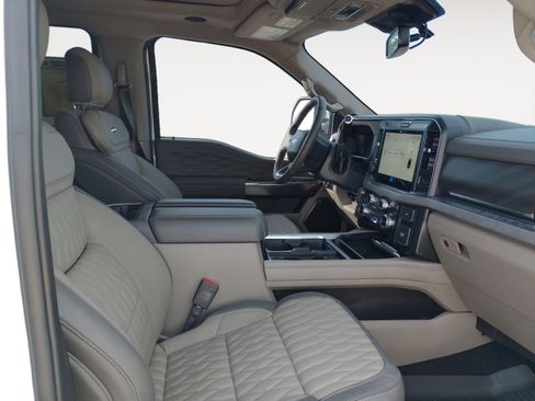 Used 2025 Ford F450 Platinum w/ Platinum Plus Package image 15