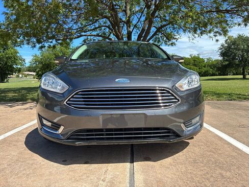 Used 2018 Ford Focus Titanium FWD image 2