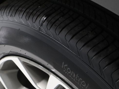 Used 2024 Chevrolet Trax LT image 19