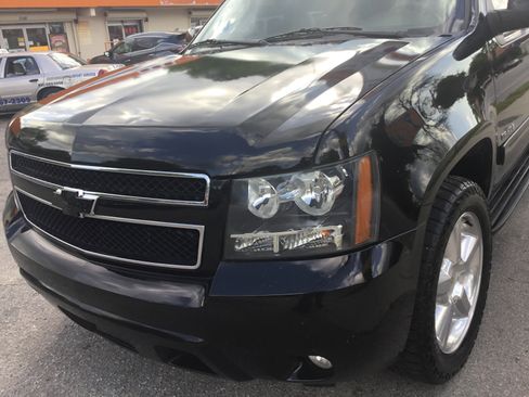 Used 2013 Chevrolet Tahoe LT w/ Luxury Package RWD image 3