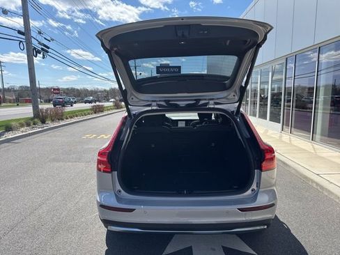 Certified 2025 Volvo V60 B5 Cross Country Plus AWD/4WD image 11