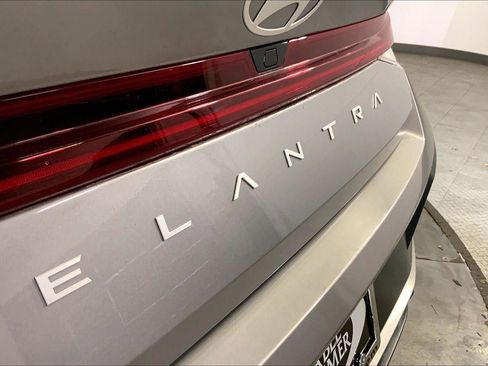 Used 2025 Hyundai Elantra SEL FWD image 8
