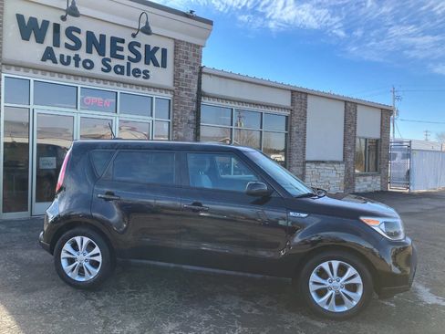 Used 2015 Kia Soul + image 2