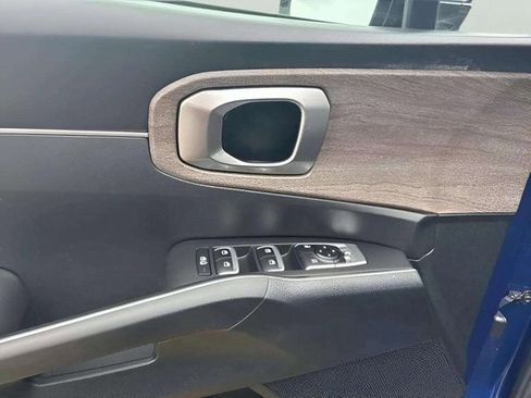 Used 2022 Kia Sorento EX w/ Panoramic Sunroof Package image 14