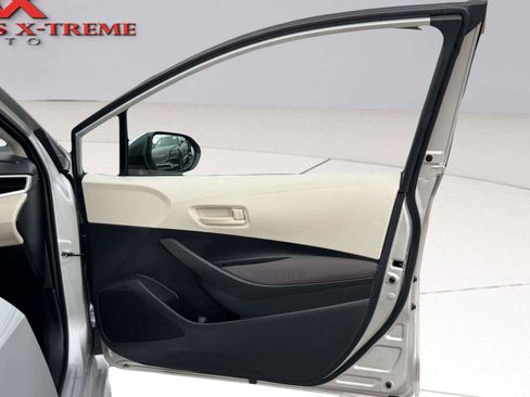 Used 2025 Toyota Corolla LE FWD image 49