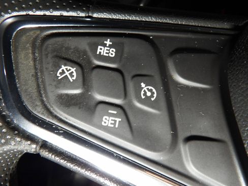 Used 2020 Chevrolet Malibu LT image 17