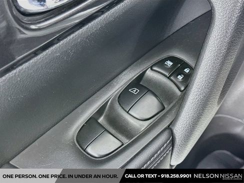 Used 2019 Nissan Rogue SV FWD image 17