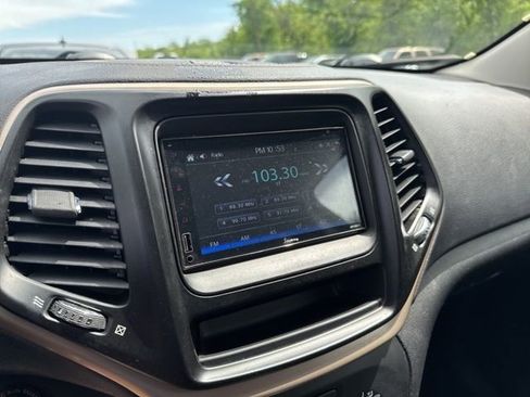 Used 2017 Jeep Cherokee Sport FWD image 10