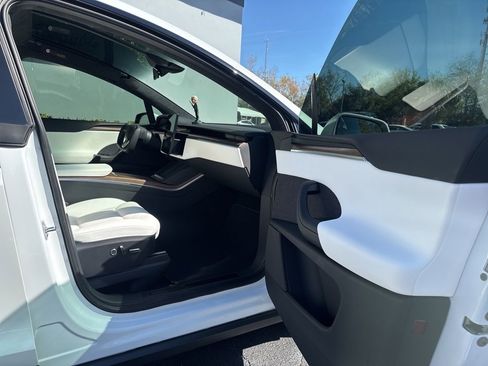 Used 2022 Tesla Model X image 12
