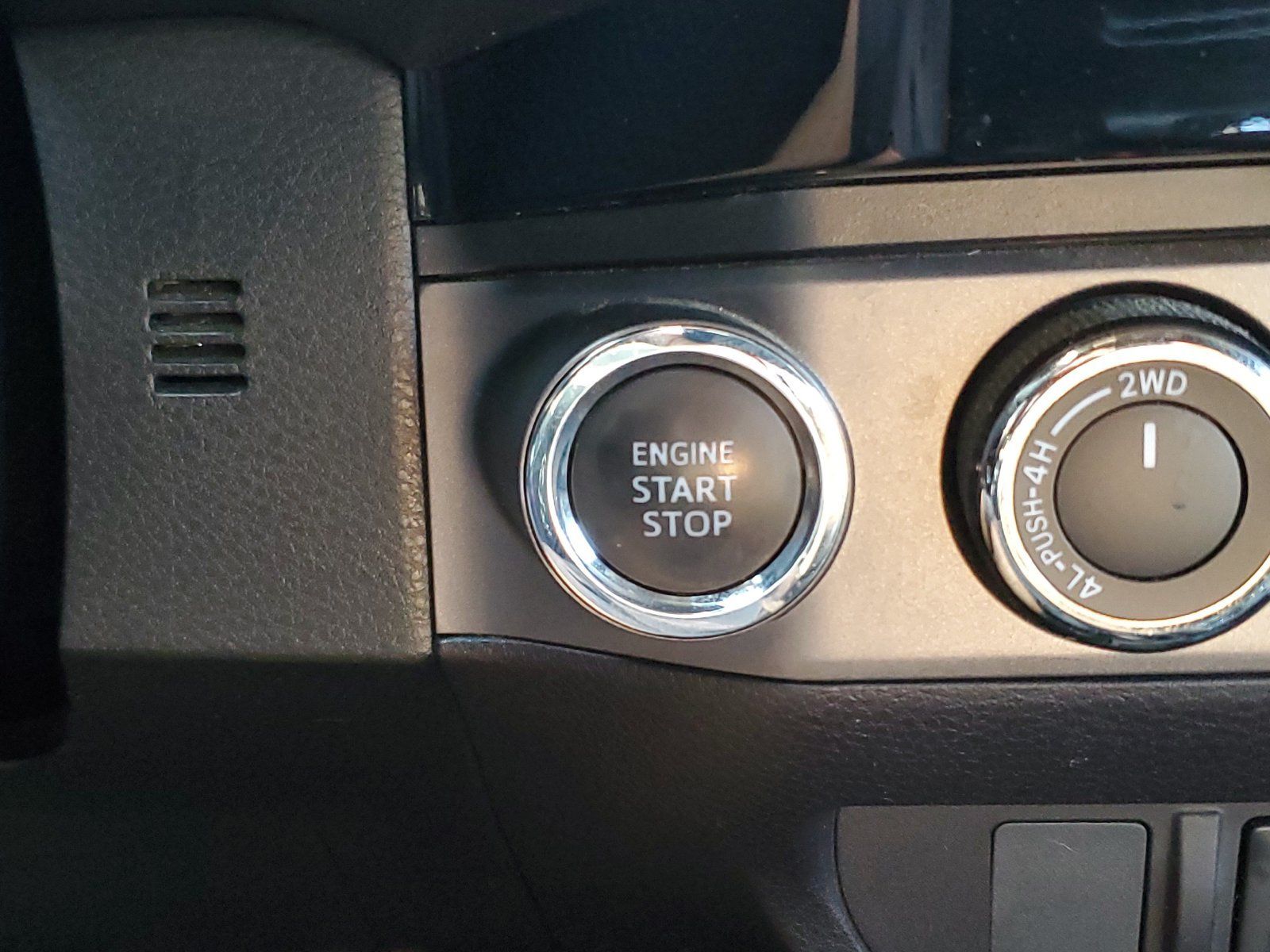 Certified 2018 Toyota Tacoma TRD Sport AWD/4WD image 29