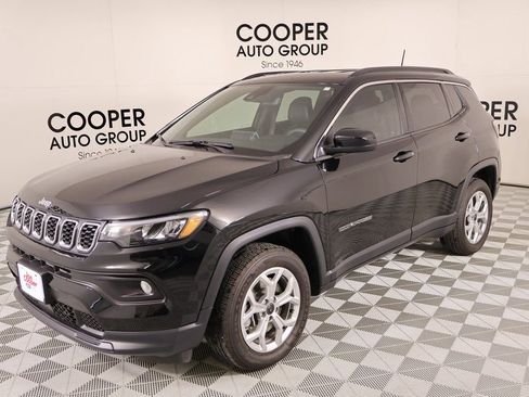 Used 2025 Jeep Compass Latitude image 10