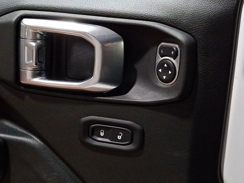 Used 2022 Jeep Gladiator Willys image 24