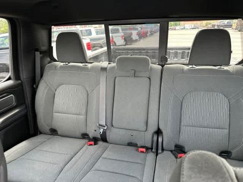 Used 2022 RAM 1500 Big Horn AWD/4WD image 5