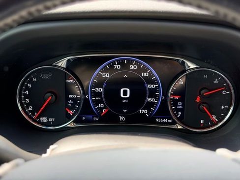 Used 2022 GMC Acadia AT4 w/ Technology Package AWD/4WD image 8