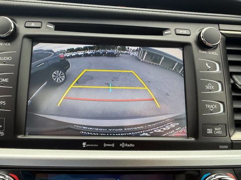 Used 2019 Toyota Highlander AWD V6 image 23