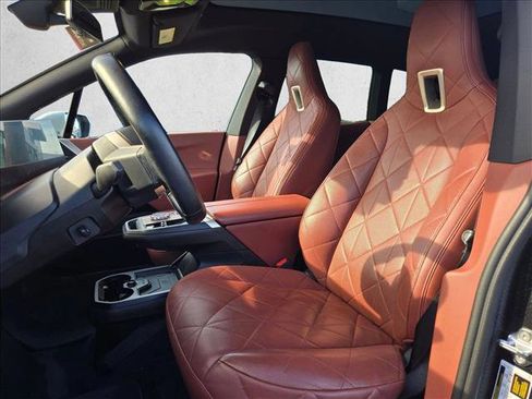 Used 2023 BMW iX xDrive50 w/ Ultimate Package image 17