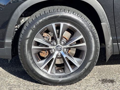 Used 2019 Toyota Highlander LE w/ Carpet Mat Package (TMS) image 26