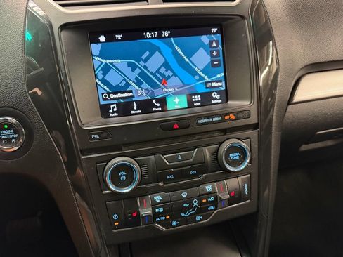 Used 2017 Ford Explorer XLT w/ Equipment Group 202A AWD/4WD image 26