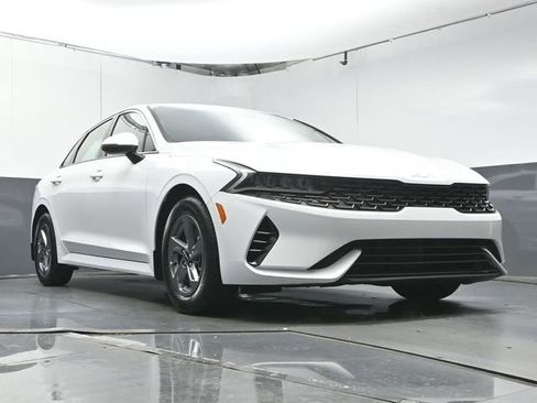 Used 2023 Kia K5 LXS FWD image 34