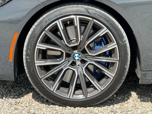 Used 2022 BMW 750i xDrive w/ Autobahn Package AWD/4WD image 12
