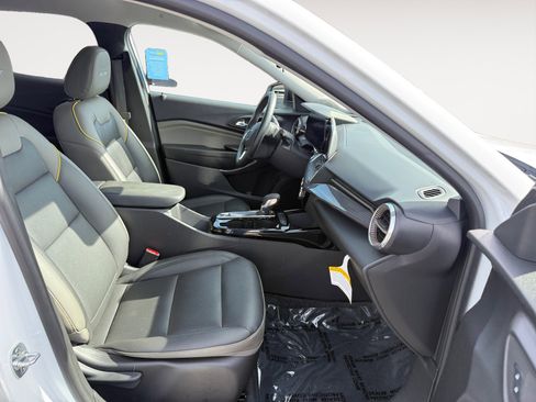 Used 2025 Chevrolet Trax ACTIV image 19