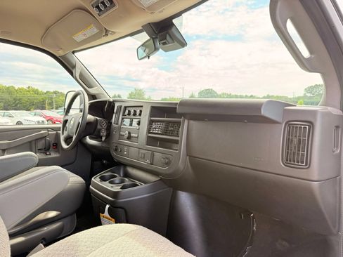 Used 2026 Chevrolet Express 3500 LT w/ LT Preferred Equipment Group RWD image 20