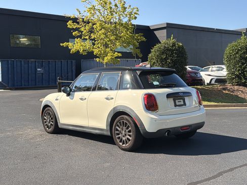 Used 2021 MINI Cooper 4-Door Hardtop w/ 6.5" Touchscreen Package FWD image 13