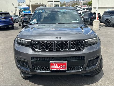 Used 2023 Jeep Grand Cherokee L Summit AWD/4WD image 2