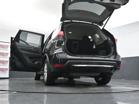 Used 2020 Nissan Rogue SV image 43