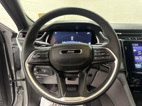 Used 2025 Jeep Grand Cherokee Altitude AWD/4WD image 39