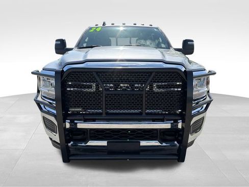Used 2024 RAM 3500 Tradesman w/ Chrome Appearance Group AWD/4WD image 2