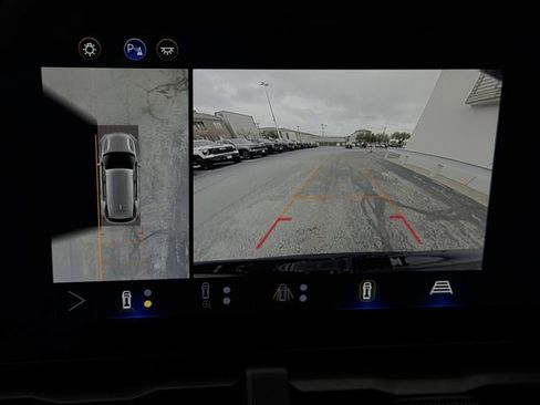 Used 2025 Chevrolet Equinox RS w/ Safety and Technology Package image 18