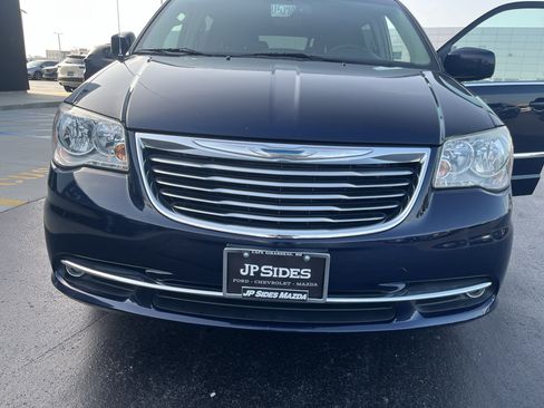 Used 2016 Chrysler Town & Country Touring FWD image 58