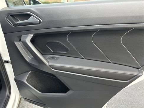 Used 2022 Volkswagen Tiguan SE image 19