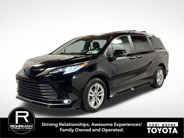 Used 2025 Toyota Sienna Limited AWD/4WD image 3