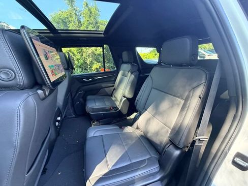 Used 2024 GMC Yukon Denali w/ Advanced Technology Package AWD/4WD image 17