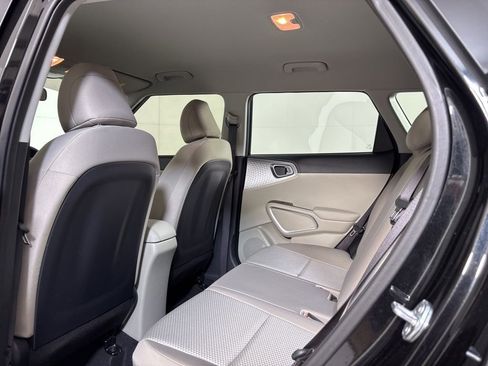Used 2023 Kia Soul LX image 18