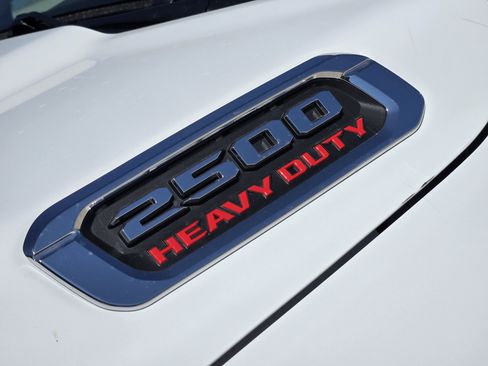 New 2026 RAM 2500 Laramie AWD/4WD image 9