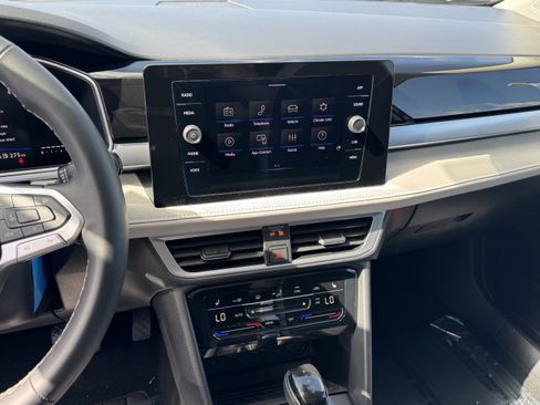 Used 2025 Volkswagen Taos SE AWD/4WD image 22